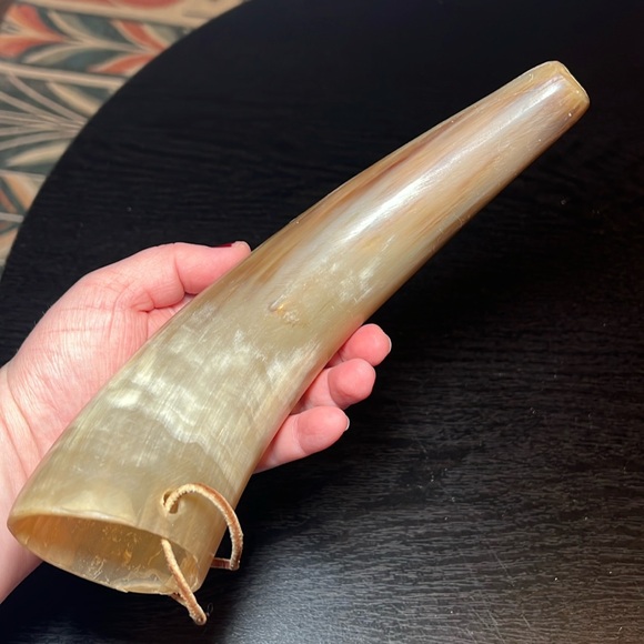 Vintage Bull Horn Powder Horn Decor - Picture 2 of 7